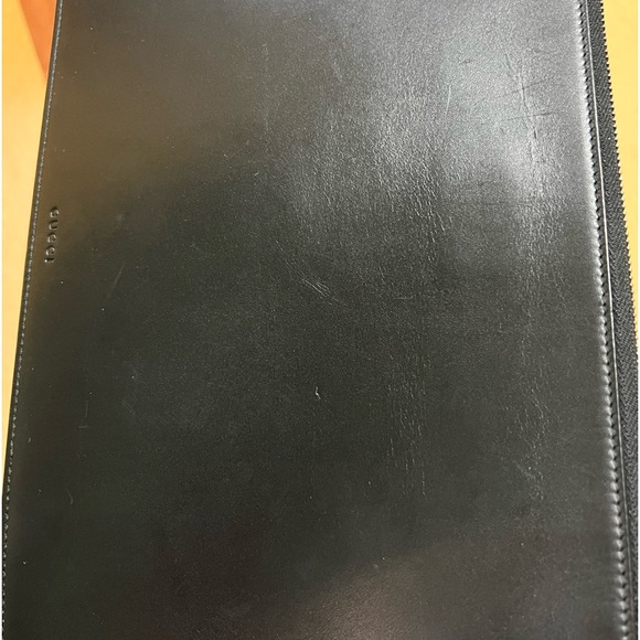 👑✅PRICE FIRM✅ AUTHENTIC Calfskin Life is Gucci Clutch - Picture 13 of 17